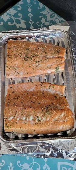 Gerookte Zalmzijde op Berkenhout