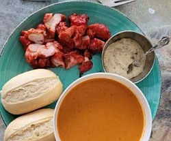 Kip Tandoori met muntsaus en Home-made gazpacho